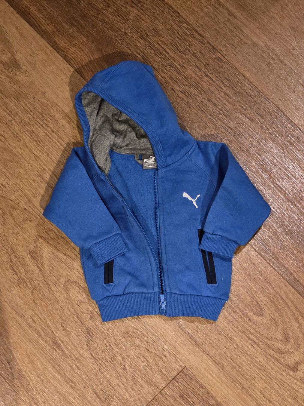 Puma Giacche & Cappotti: Veste à capuche Puma bébé, taille 3 mois, comme neuve! – Nuovo (secondo la descrizione) da St-Blaise venduto da ame_c6mb 1
