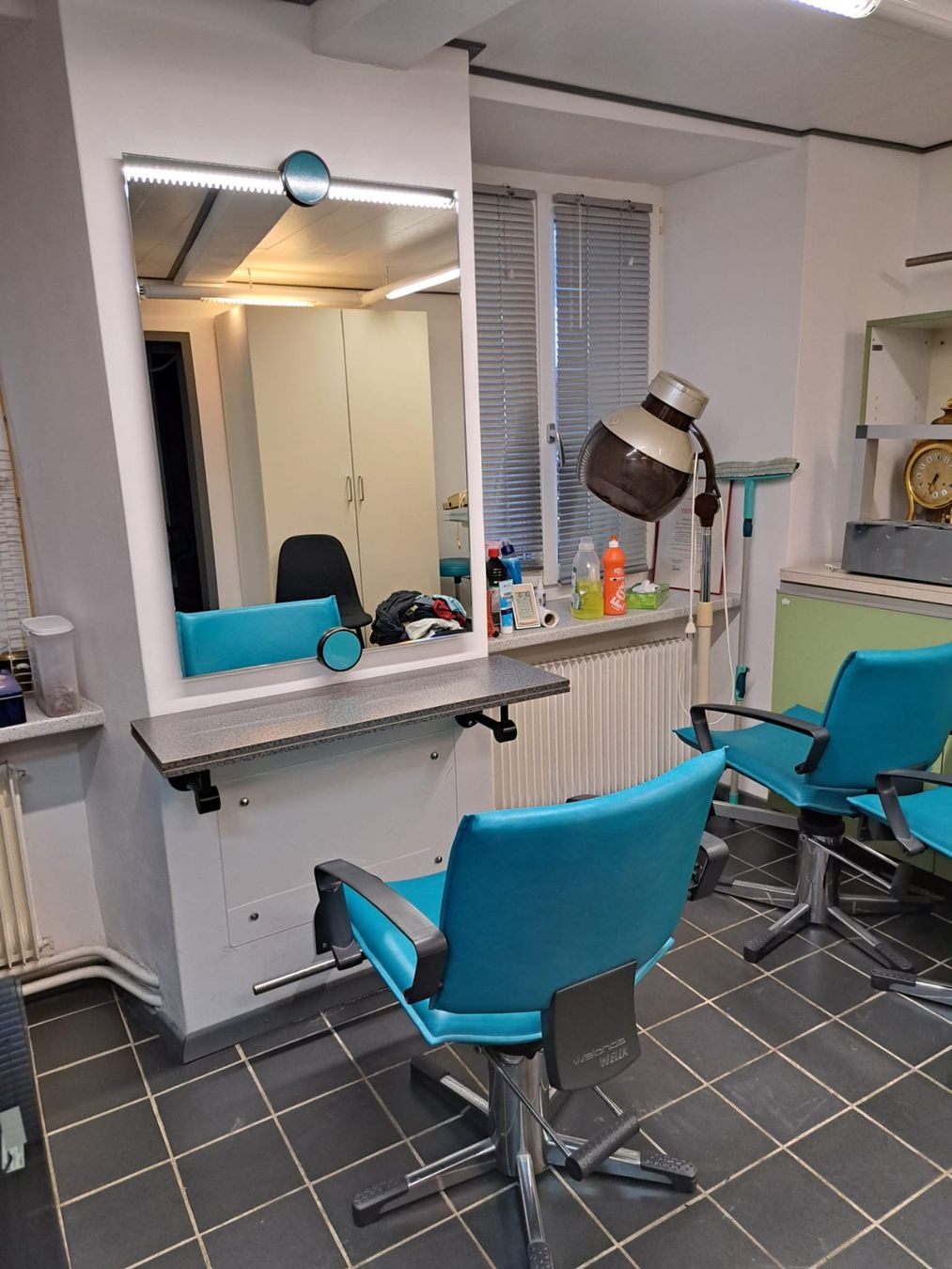 Tavoli da trucco: Vente de mobiliers de salon de coiffure – Usato da Tramelan venduto da jjb_mn7s 4