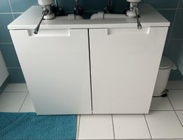 Zwei Badezimmer Schrank