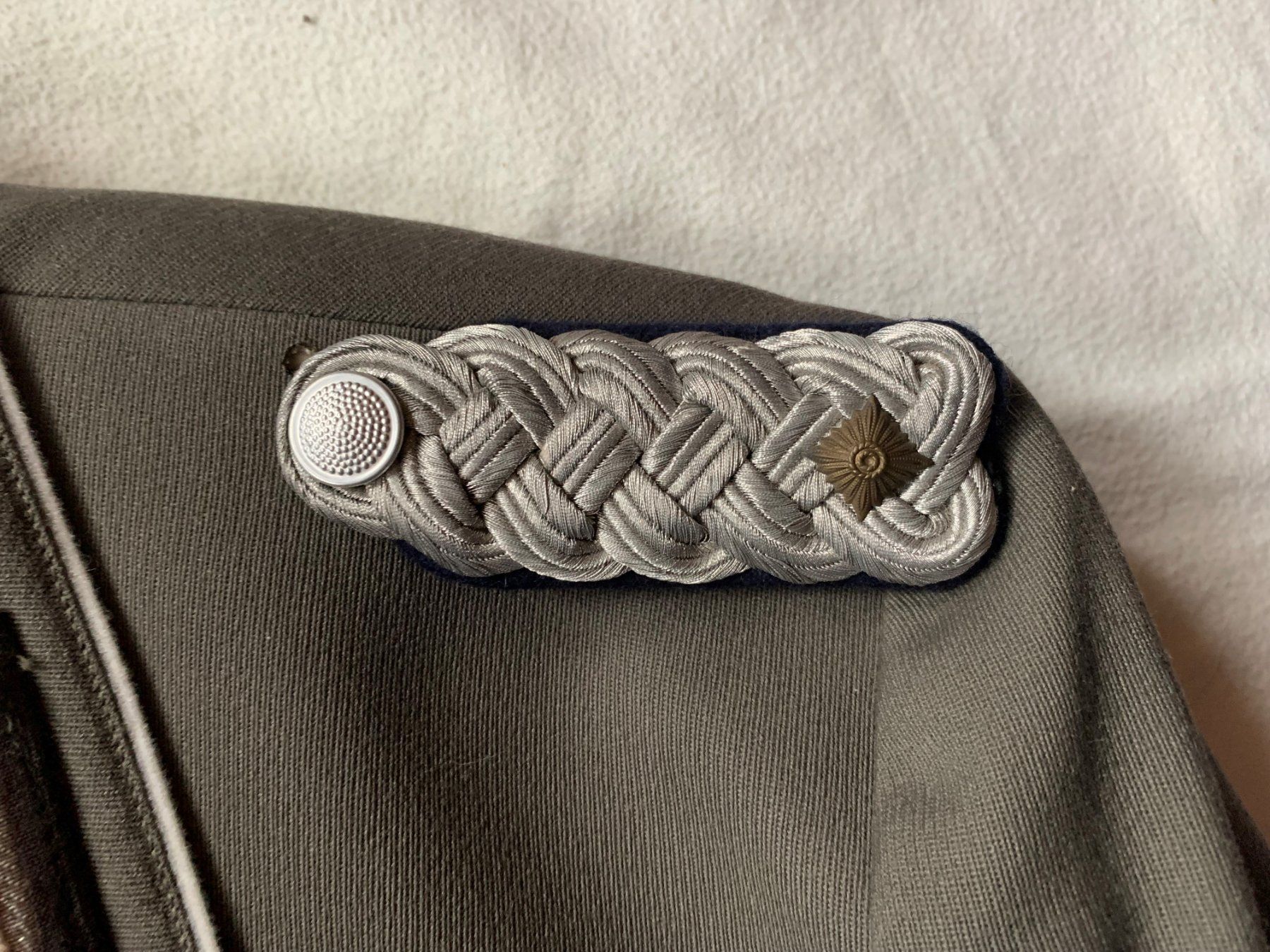 Uniformi: Dienstuniform Nat. Volksarmee DDR Major – Usato da Volketswil venduto da zwitsch33 1