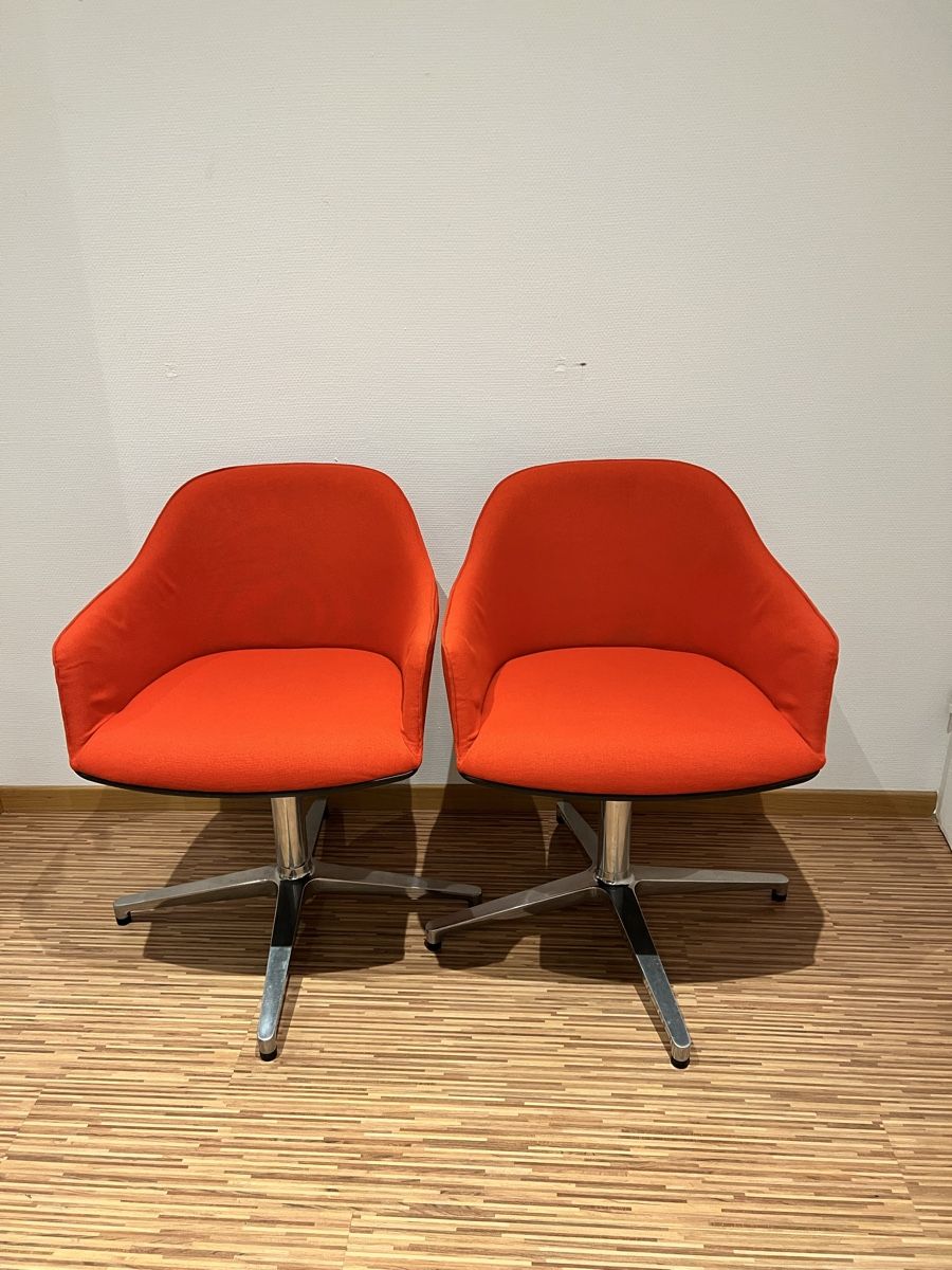 Vitra Sessel: Vitra Softshell Chair orange Ronan Erwan Bouroullec 2 Stk. – Gebraucht aus Adliswil von buch_und_kunst 1