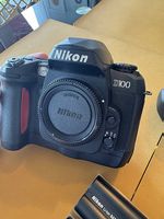Appareil Photo Reflex Vintage - Nikon D100 + 3 Batteries