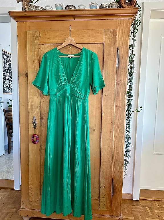 Vestiti: Grünes Kleid mit V-Ausschnitt – Usato da Fribourg venduto da live_life_light