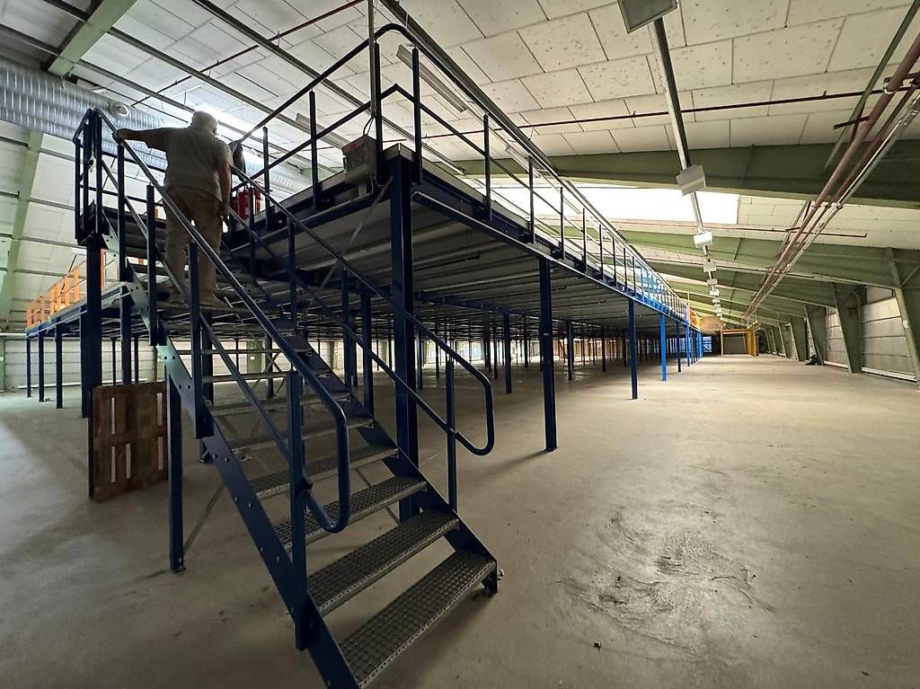 Scaffali: Mezzanine industrielle pour stockage – Usato da Cully venduto da adpe187