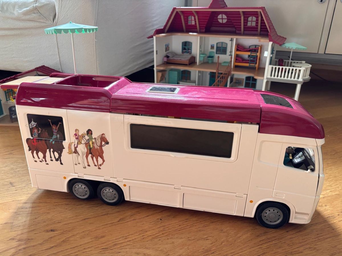 Schleich Spielzeuge: Schleich Camper inkl. Zubehör – Gebraucht aus Bern von anj42 1