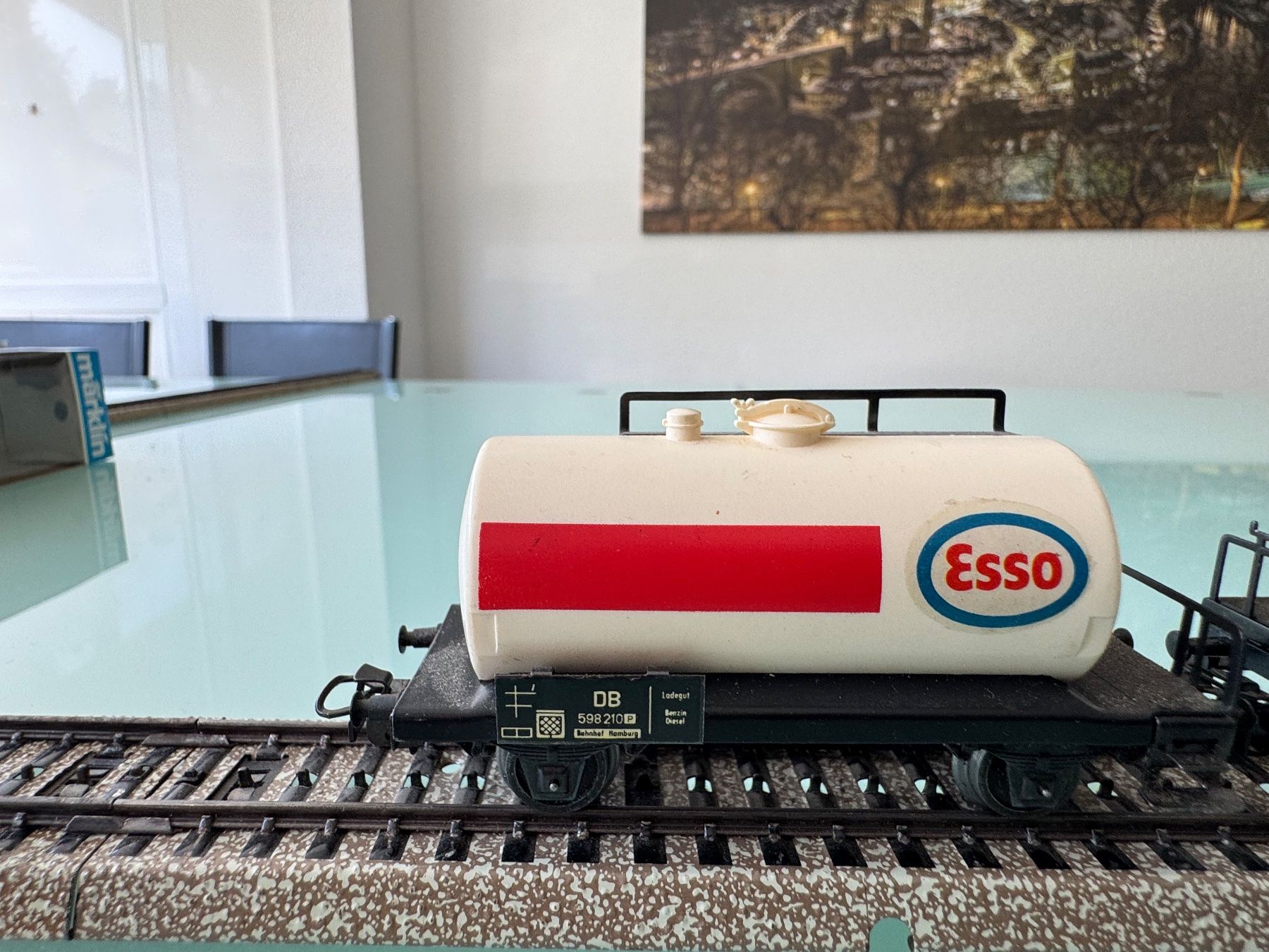 Märklin Modelleisenbahnen: 5 Kesselwegen Esso Märklin – Gebraucht aus Köniz von Henebe 2