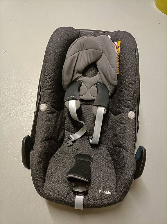 Maxi-Cosi Bauch- & Rückentragen: Babyschale Pebble black – Gebraucht aus Luzern von laraens
