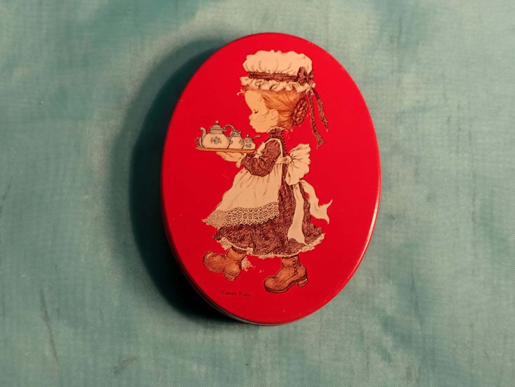 Altro in Decorazioni & Accessori: Sarah Kay Blechbüchse, oval, rot – Usato da Bellach venduto da JingleCherry