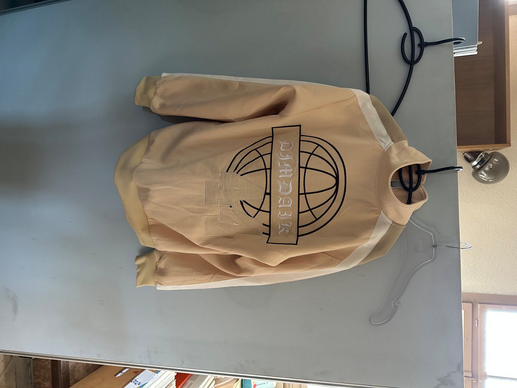 Anzüge: Trainer Beige Grösse L – Neu (gemäss Beschreibung) aus Brügg BE von TSP02 1
