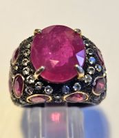 Ring mit Rubin und Zirkon im Vintage-Stil