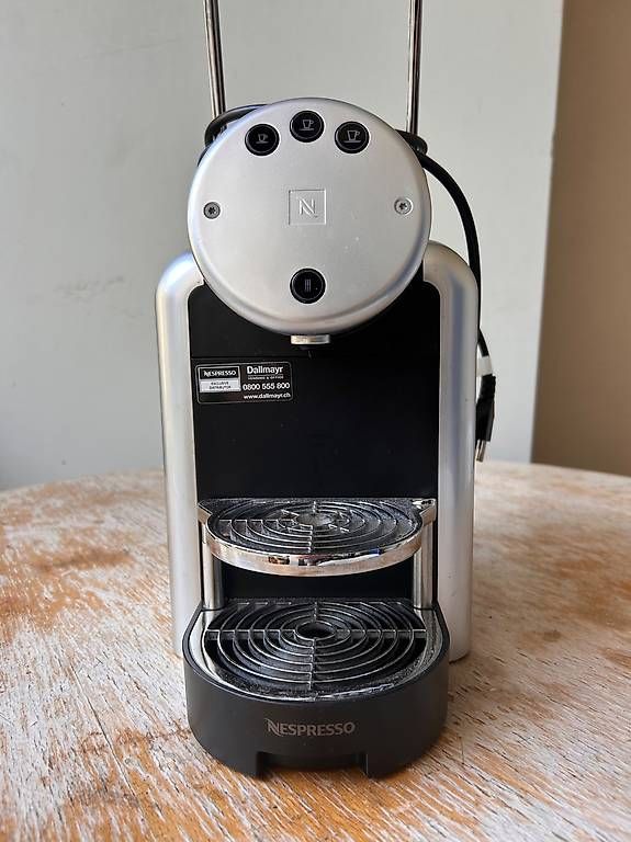 Kaffeemaschinen & Espressomaschinen: Macchina da caffè Nespresso – Gebraucht aus Cureglia von jka_qv7j