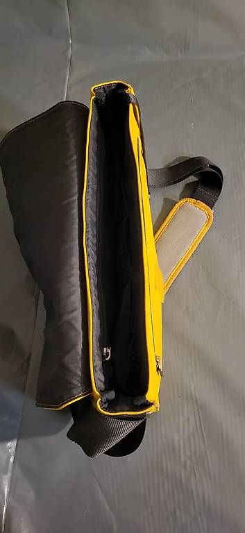 Sonstige Kleidung & Accessoires: Borsa a tracolla gialla e nera usata – Gebraucht aus Curio von mia_vb5z 1