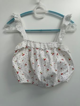 Forever 21 Sommerliches Top mit Kirschenmotiv