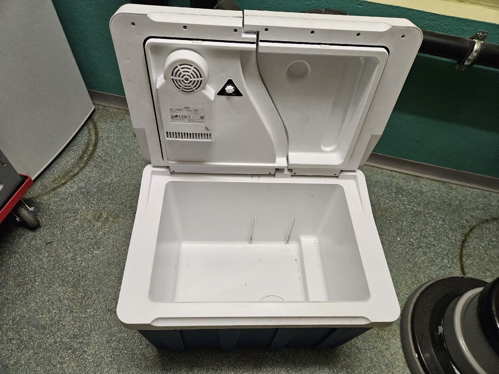 Kühlschränke & Kühlen: Kühlbox 12V / 220V mit Räder – Gebraucht aus Volketswil von Selamia 5