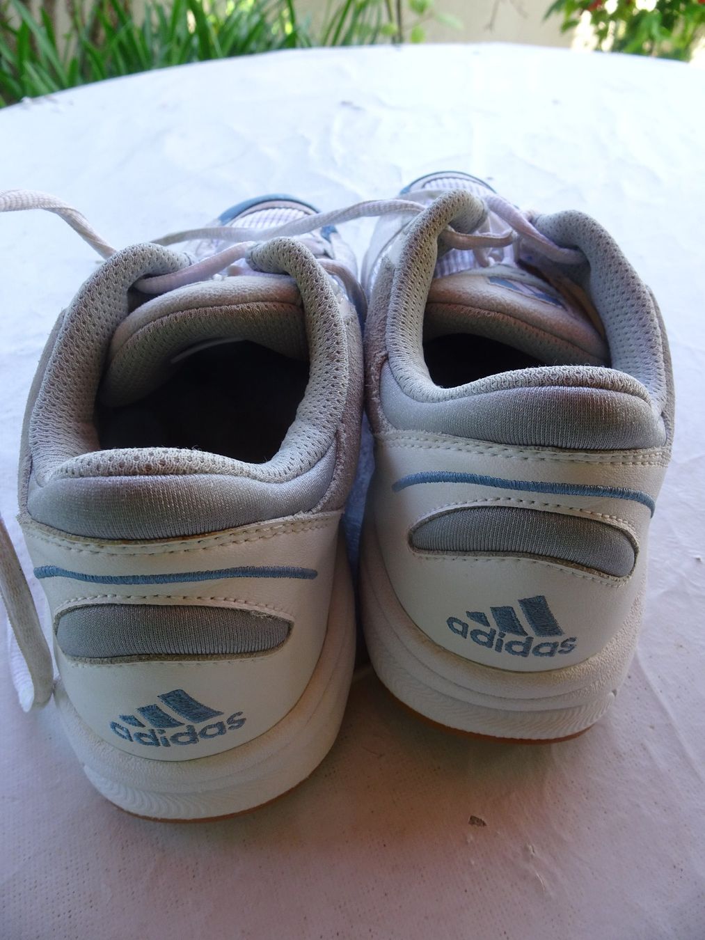 Adidas Scarpe da donna: weiss-blaue Adidas Turnschuhe Gr. 40 – Usato da männedorf venduto da purzelchen 4