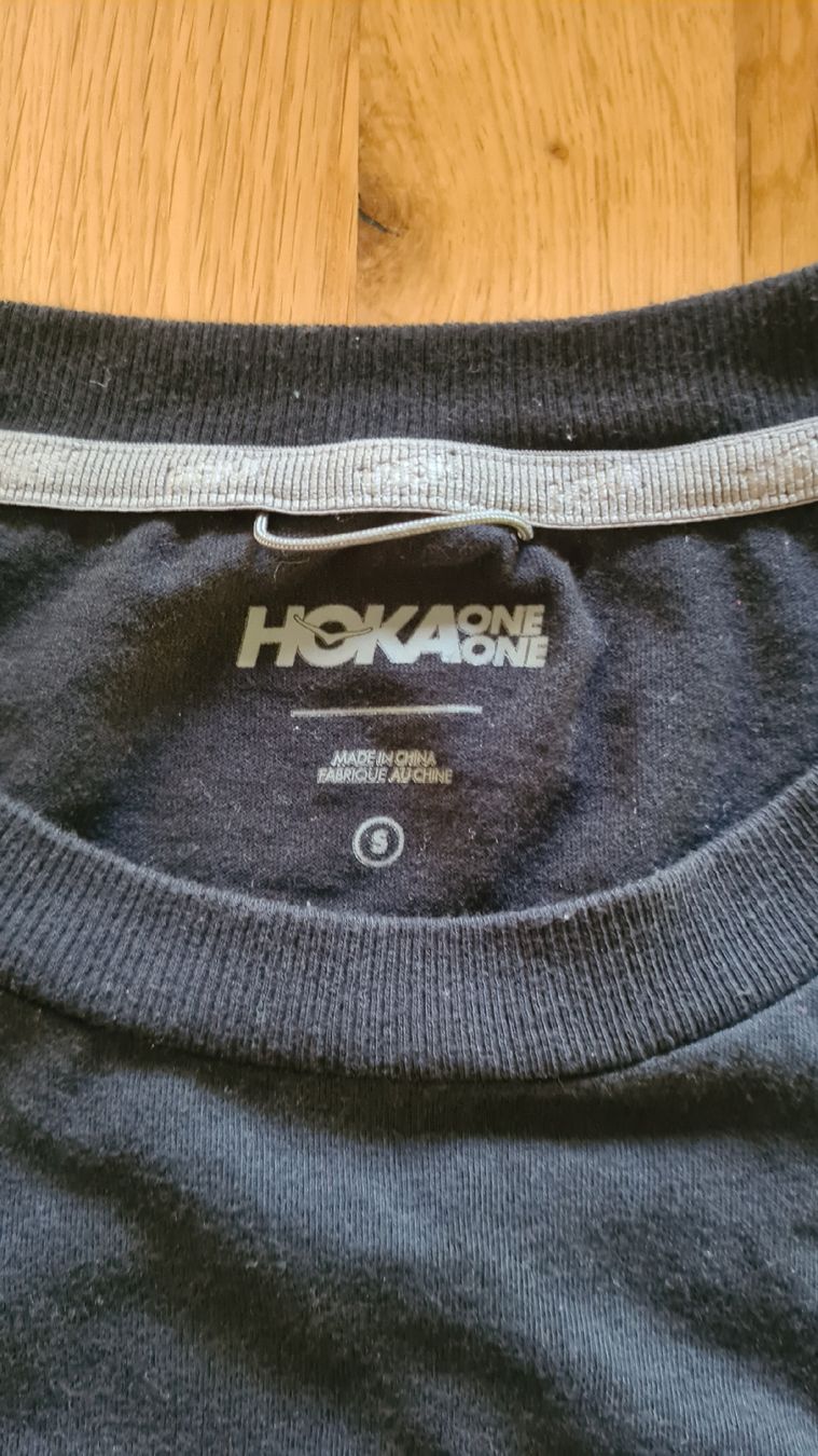 T-shirt: Tee-shirt en coton Hoka, taille S – Nuovo (secondo la descrizione) da Corbeyrier venduto da hel_t5mq 2