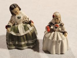 2 Hübsche Vintage Figurine, Damen mit Reifrock, Magnet