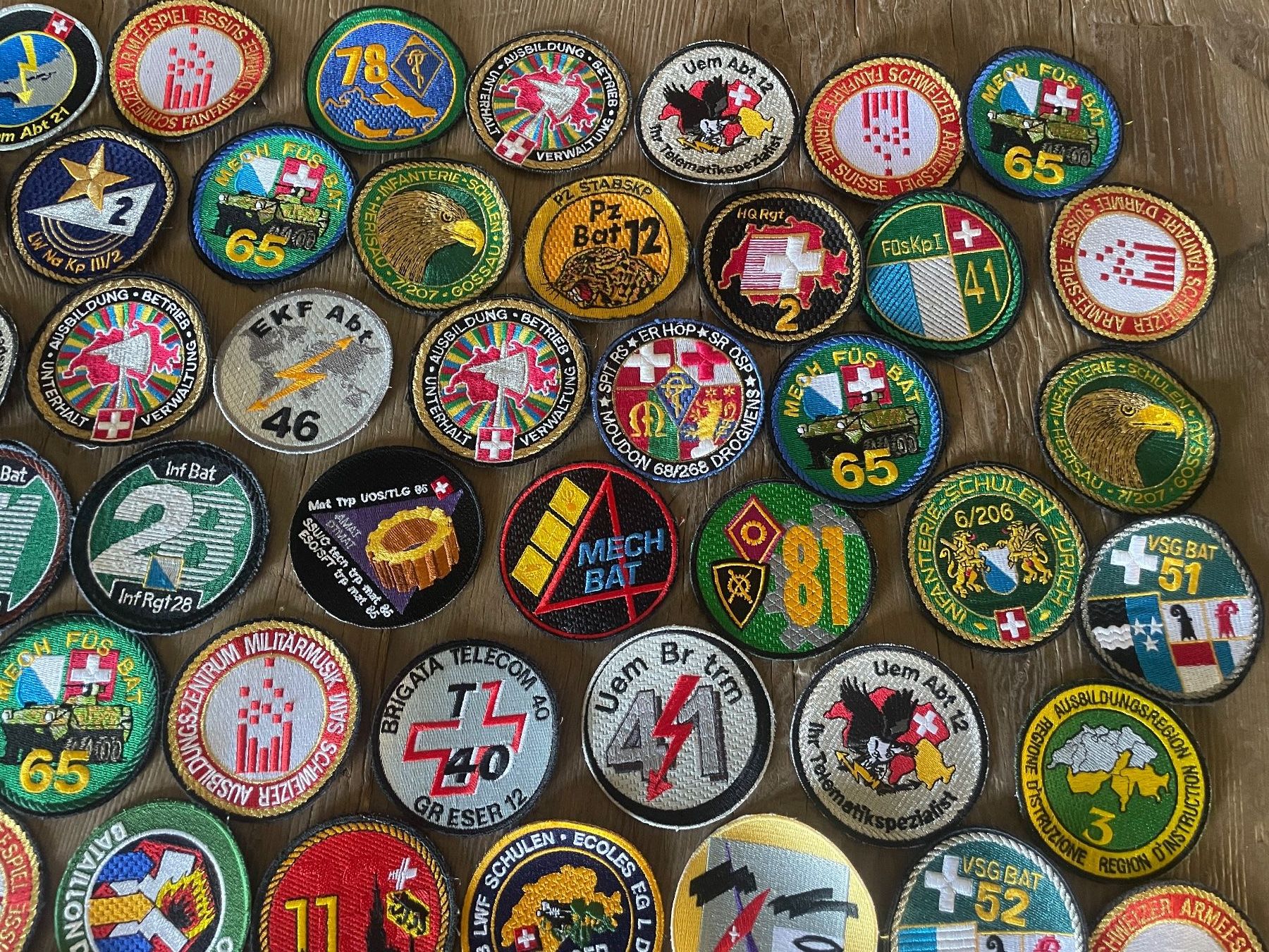 Schweizer Armee Placchette & Badge: XXL Militär Badge Sammlung !! – Usato da Volketswil venduto da rubin74 4