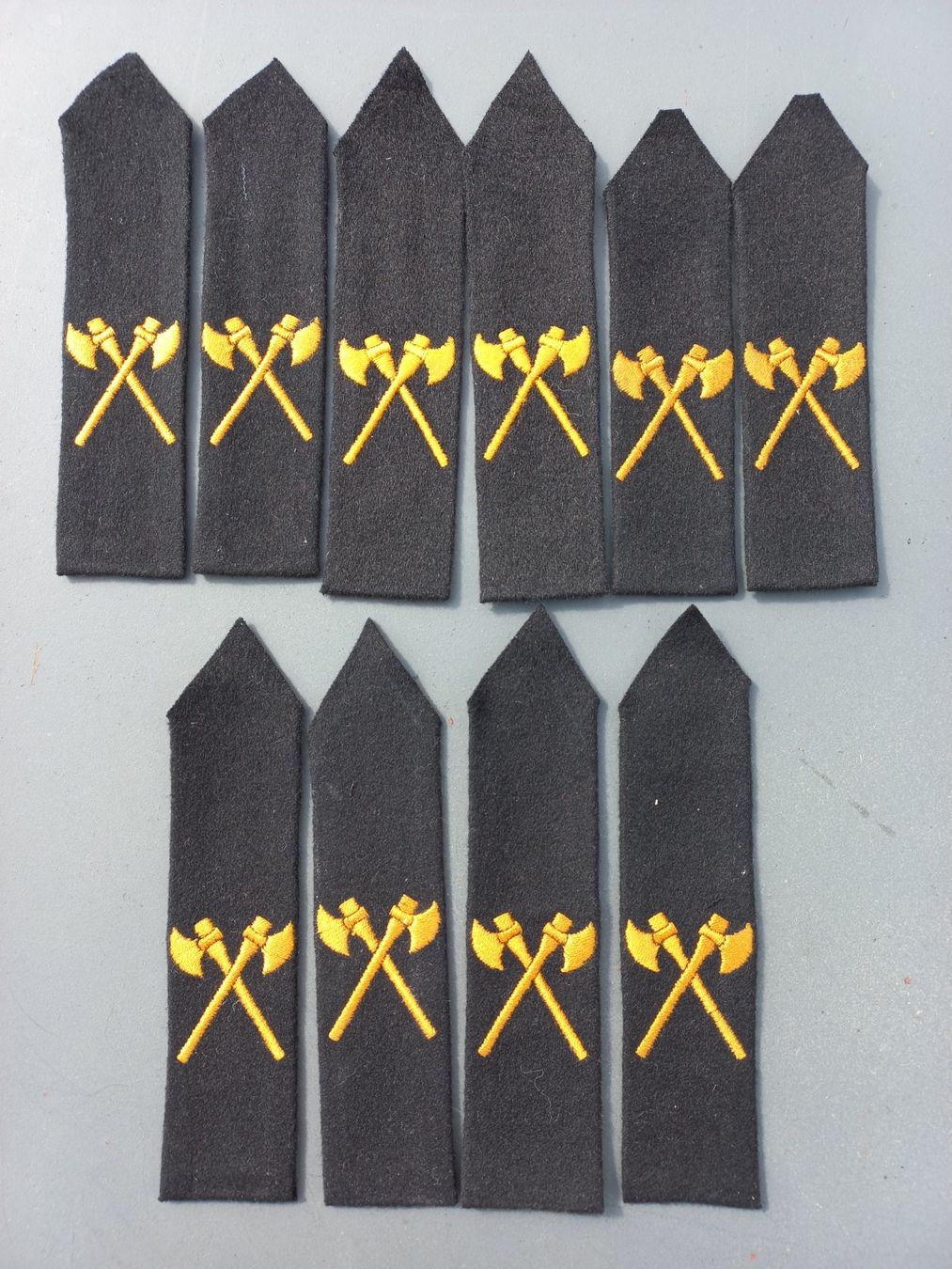 Schweizer Armee Uniformen: 10 Ärmelpatten, Sappeur, schwarz – Gebraucht aus Horw von Bellevue10