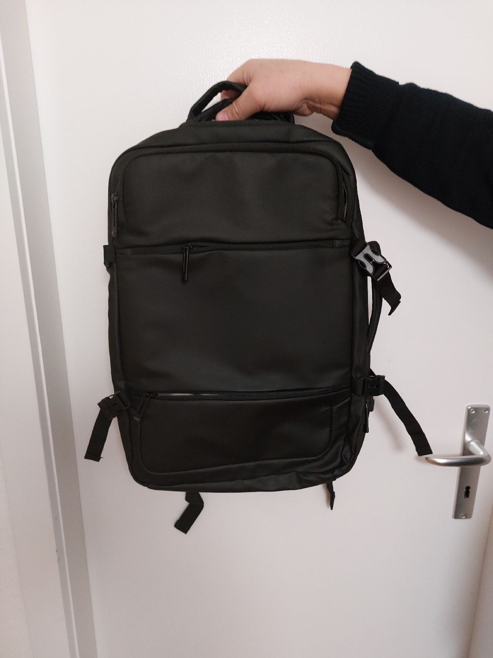 Zaini: Geräumiger Reiserucksack schwarz, viele Fächer – Usato da Bern venduto da titaniumsnow 1