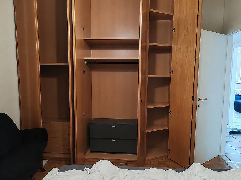 Armadi: Grande e confortevole ARMADIO GRATIS – Usato da Lugano venduto da byleonardo
