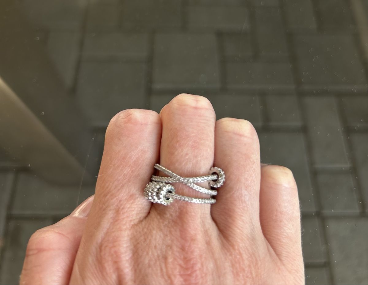 Anelli: Sparkling Silver Color Adjustable Ring - Add Glamour – Usato da Saland venduto da ele_vc96 2