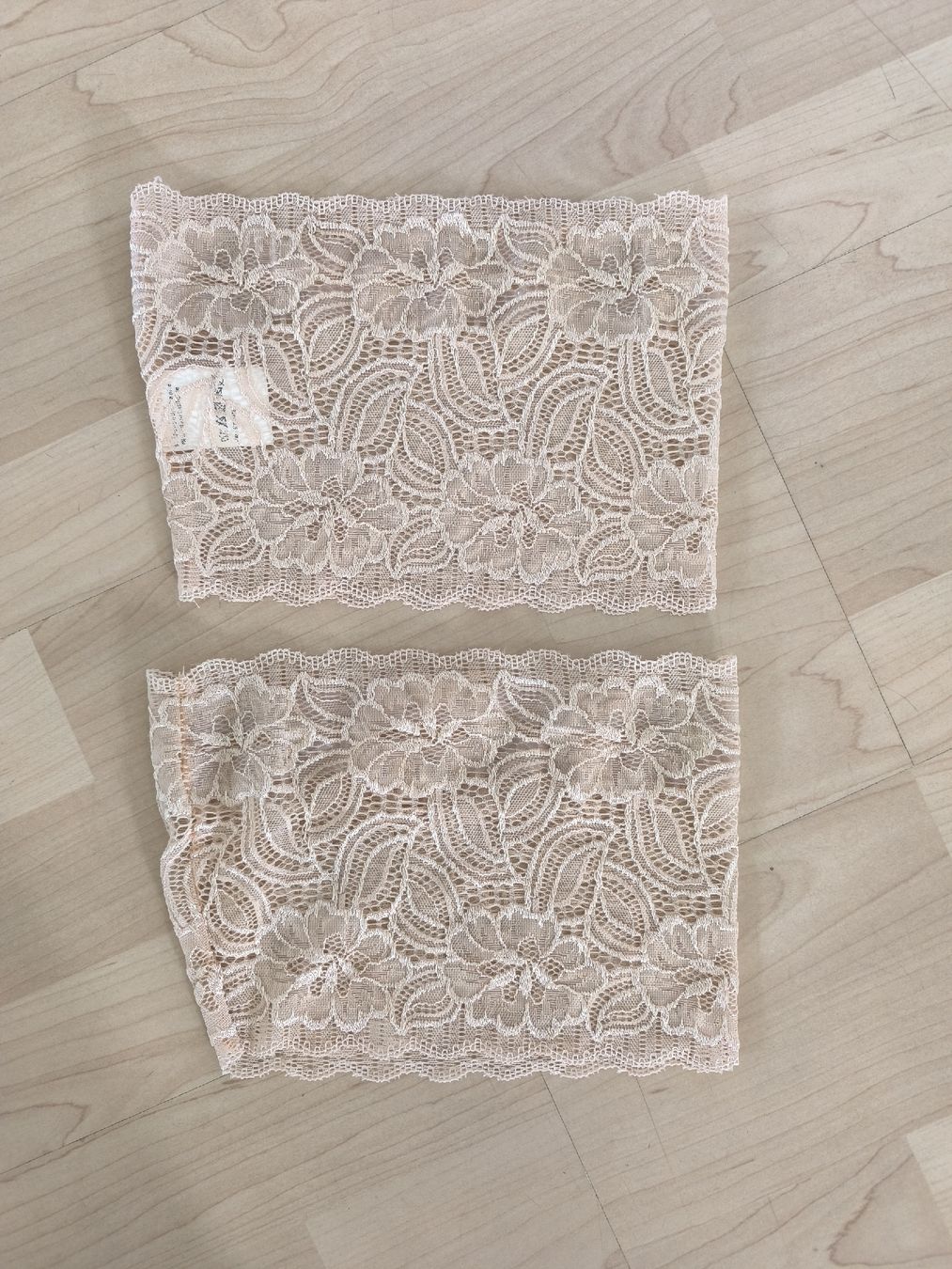 Manor Calze & Collant: Beige Spitzen Oberschenkelbänder Grösse M – Nuovo (secondo la descrizione) da Brügg BE venduto da Meui_Zouberding