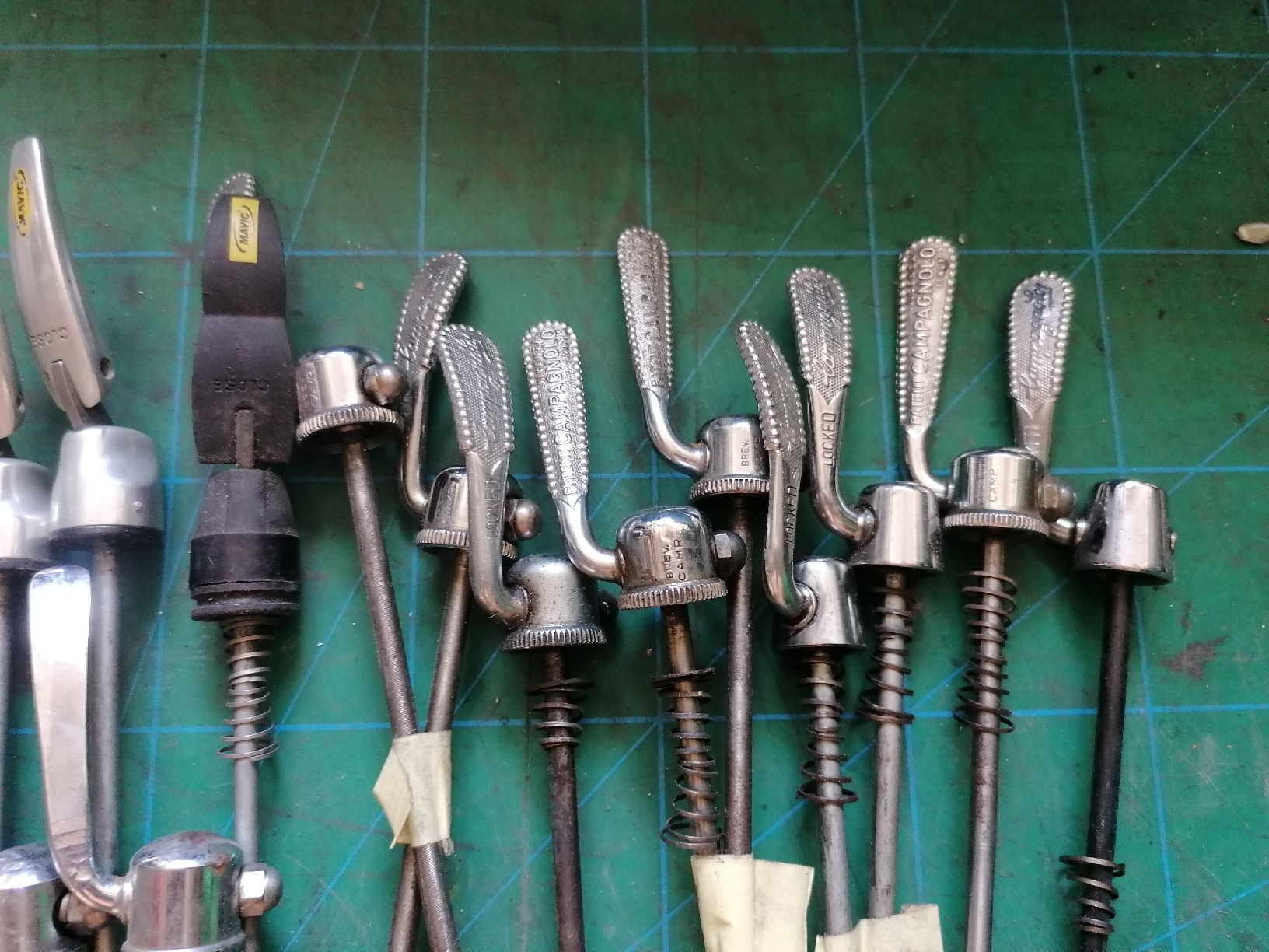 Campagnolo Pezzi di ricambio: Campagnolo & shimano & Mavic Schnellspanner  – Usato da Lausanne venduto da Frankenstein 2