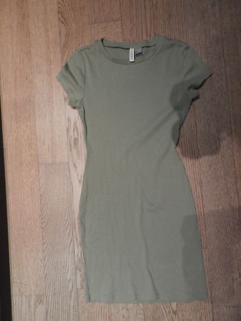 Sommerliches, kurzes Kleid von H&M in Olivgrün, Grösse S