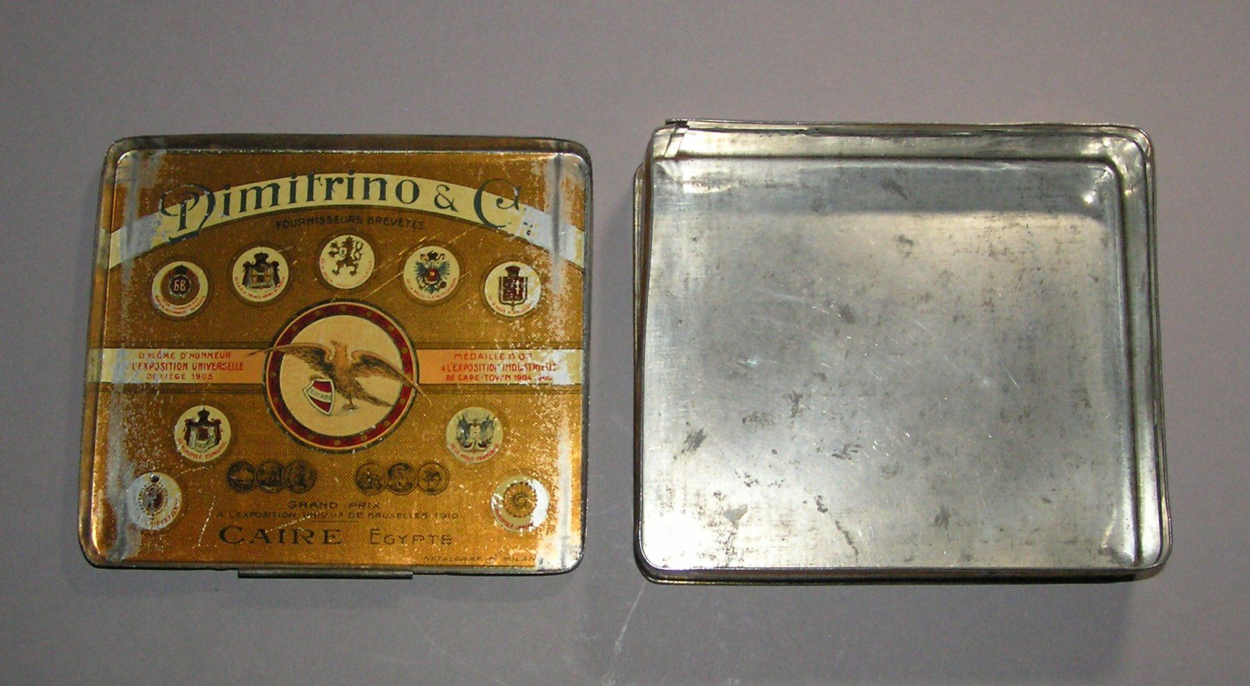 Sonstige Dekorationen & Accessoires: ALTE BLECHDOSE DOSE DIMITRINO CO. CIGARETTES EGYPTIENNES – Gebraucht aus Grenchen von  4