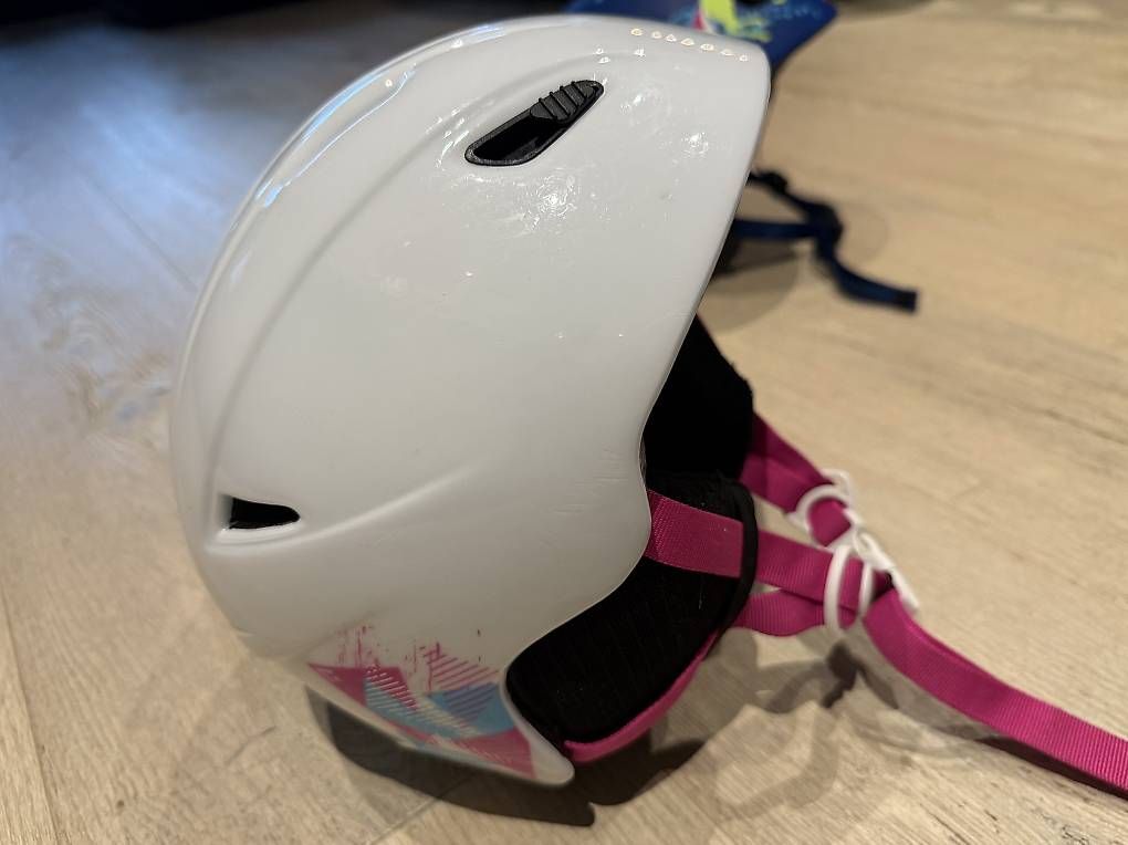 Caschi: Skihelm / Ski Helmet / Casque de Ski – Usato da Signy venduto da Bolide96 3