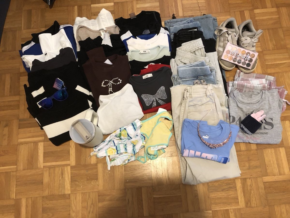 Lotti & Set di vestiti: Mädchen Kleiderpaket Größe 134/140 – Usato da Adliswil venduto da rossoelmare 1