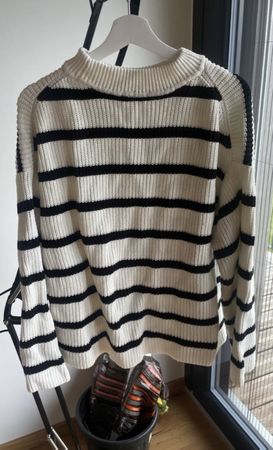 H&M Striped Knit Sweater - Perfect for Autumn Days!