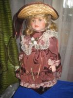 KÜNSTLER    PUPPE  VIVIANE