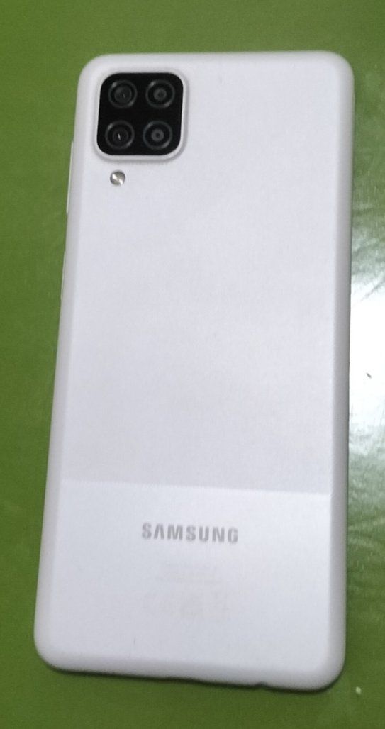 Samsung Telefoni cellulari / Smartphones: Samsung Galaxy A12 – Usato da Lausanne venduto da JM-09 2