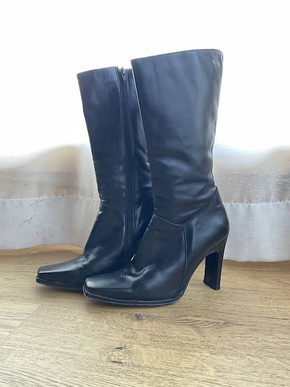 Chaussures femmes: Bottes, taille 36.  – D'occasion à Châbles FR par ebullet