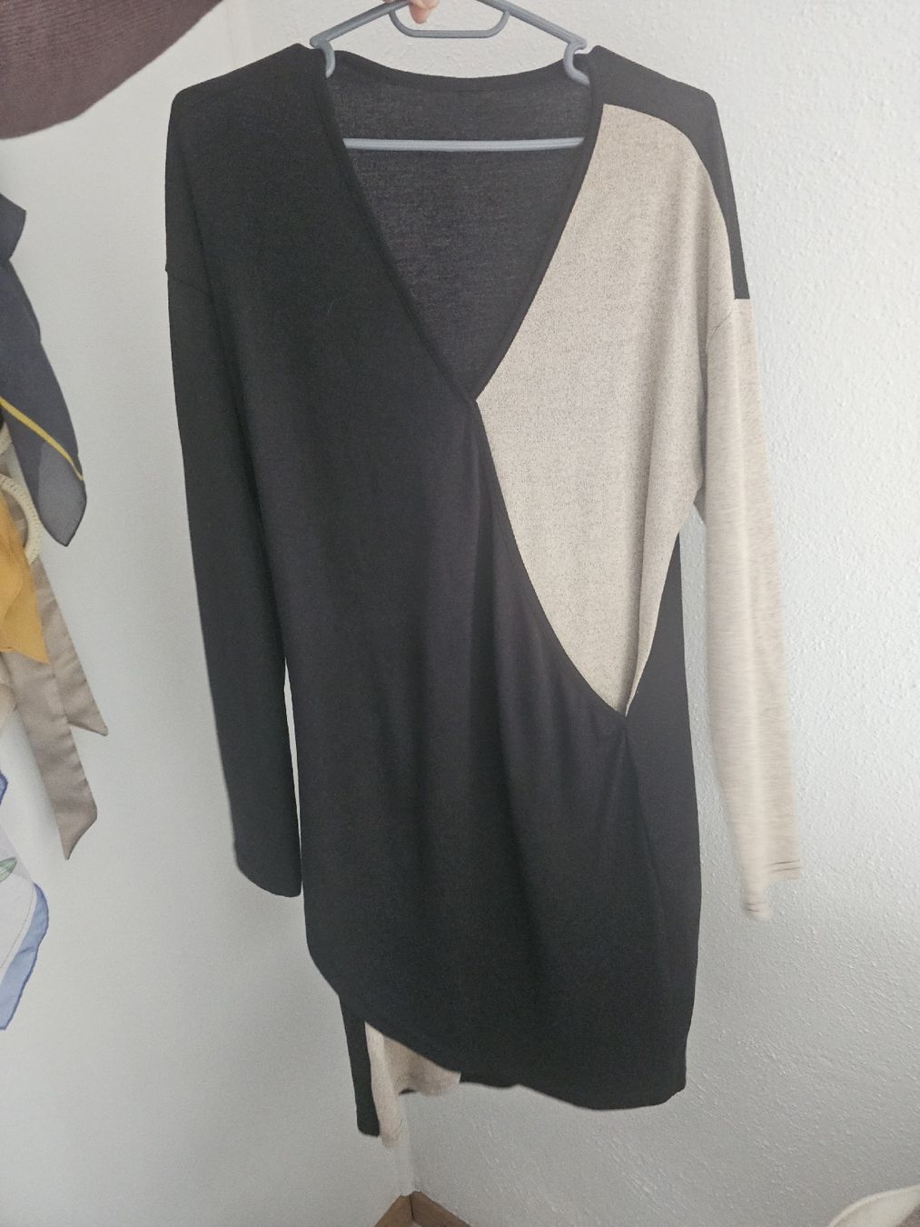 Vestiti: Robe noire et beige taille L – Usato da Sornetan venduto da T.a333 1