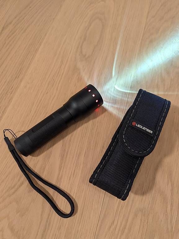 Ledlenser Lampade: Taschenlampe original Led Lenser – Usato da Uetikon am See venduto da kil_zky5