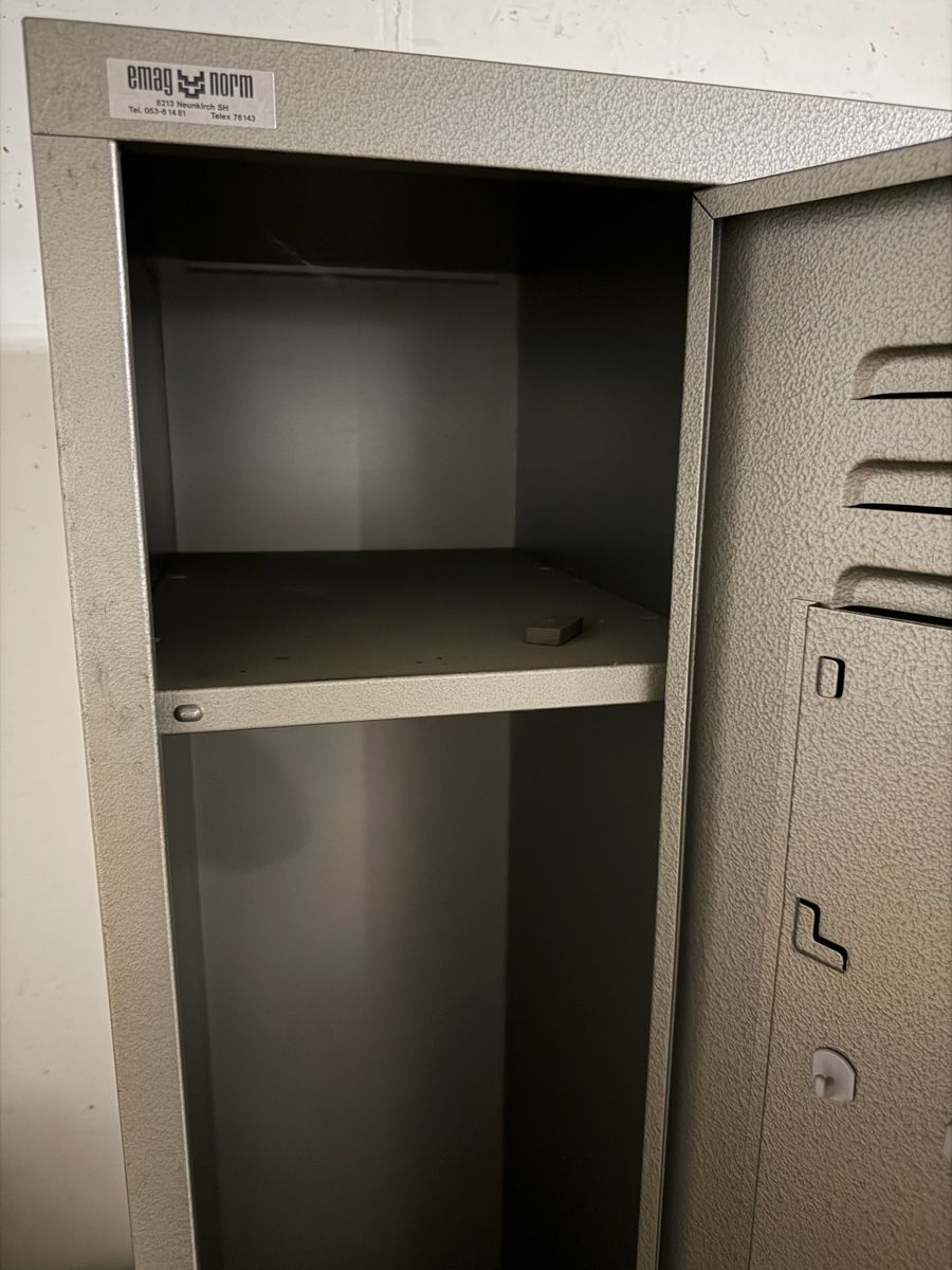 Guardaroba: Spindschrank Emag-Norm 3 Abteile – Usato da Lenzburg venduto da To 3