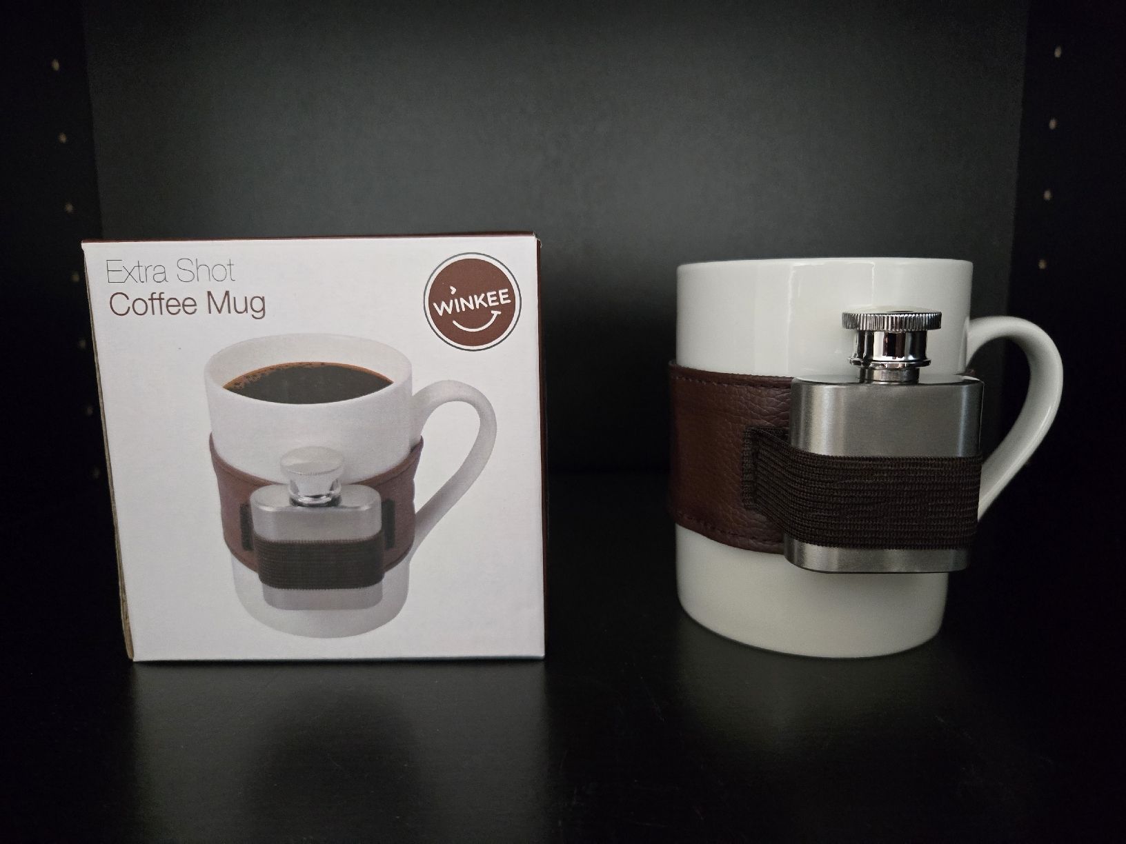Tassen: Winkee Extra Shot Coffee Mug mit Flachmann neu – Neu und originalverpackt aus Buus von Ximi-G