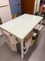 Tisch, weiss mit Glasplatte gebrauchter Zustand