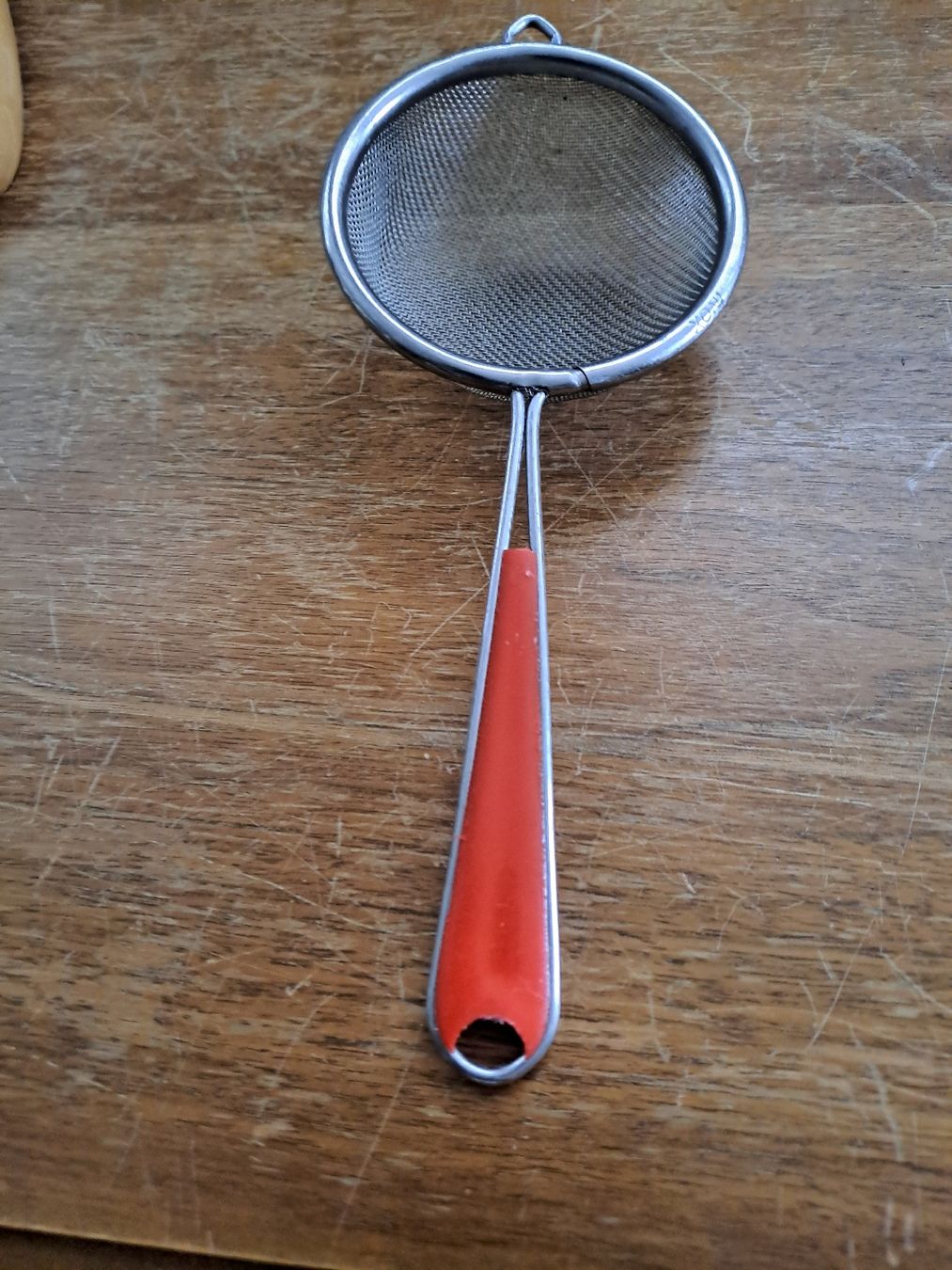 Appareils de cuisine: Sieb mit rotem Griff gebraucht – D'occasion à Zürich par Schoebi19 1