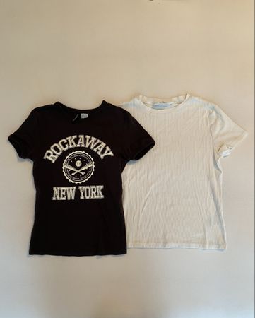 2 T-shirts H&M taille XS, noir et blanc, été