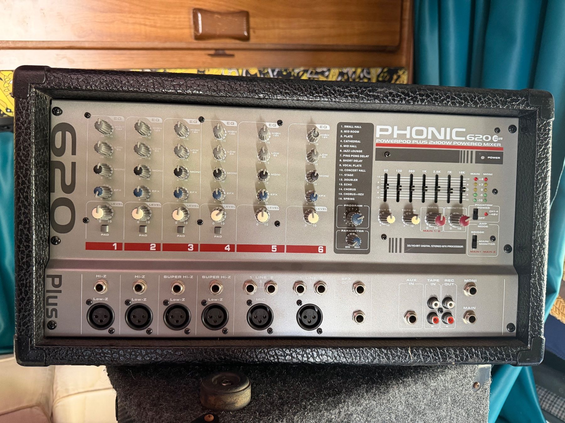 Verstärker: Mixer Amplificato Phonic 620 plus – Gebraucht aus Camorino von CamperCommunity