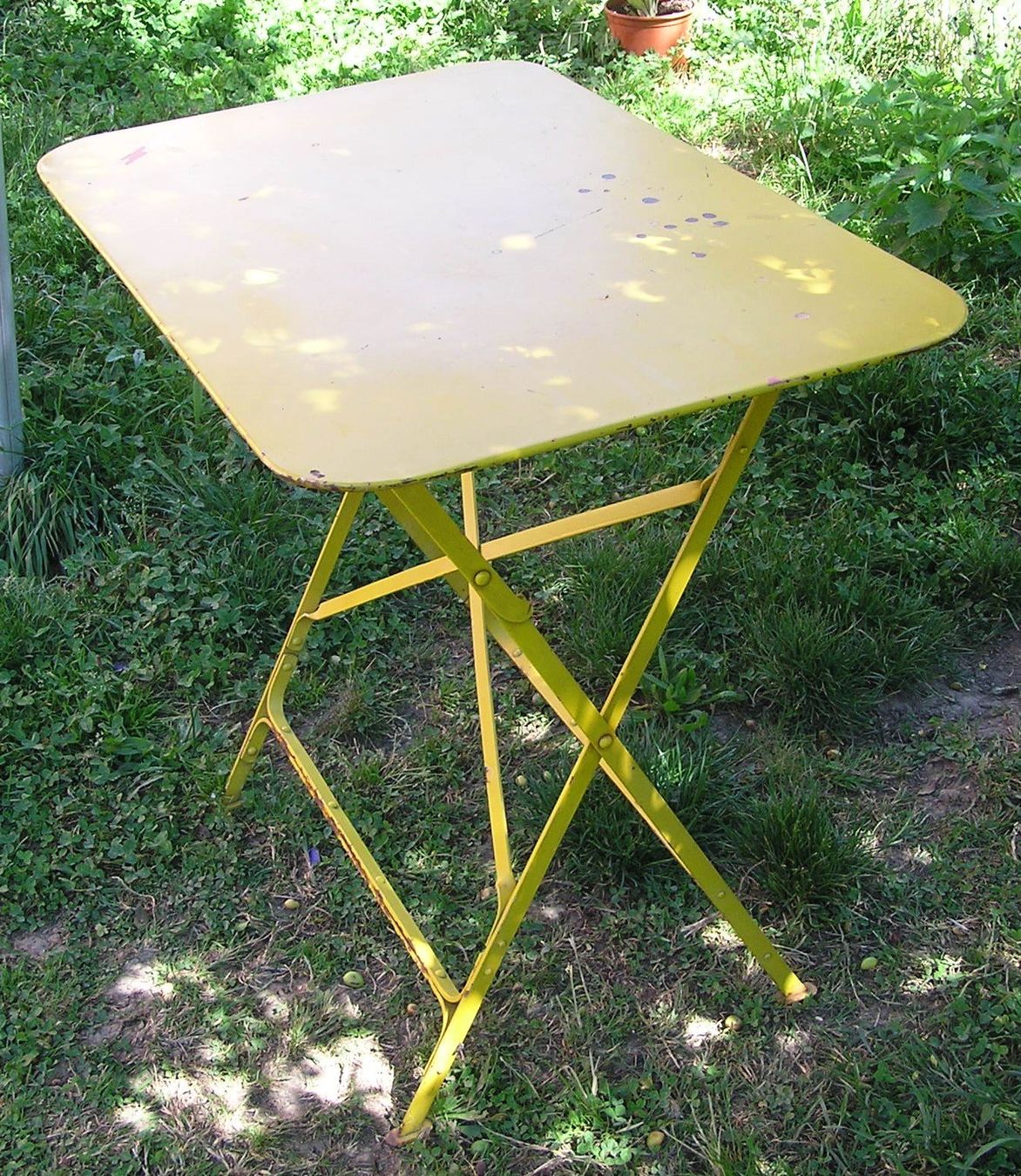 Tavoli: ALTER METALL KLAPPTISCH GARTENTISCH – Usato da Grenchen venduto da Antique-hunter 3