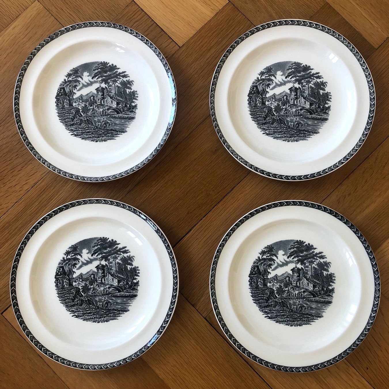 Wedgwood Piatti: 4 Teller Wedgwood "Lugano" Etruria – Usato da Basel venduto da Krenit