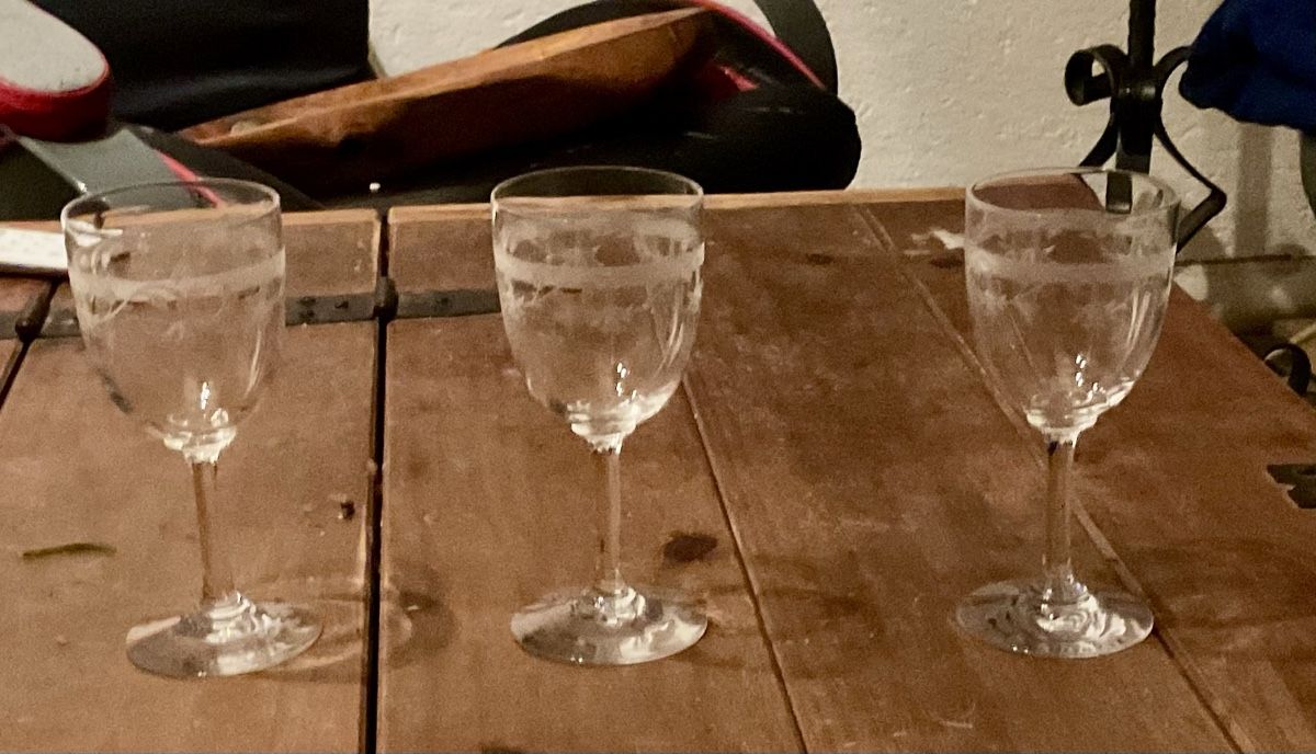 Gläser: 6 Weingläser mit Schliffmuster, Vintage – Gebraucht aus Endingen von nathan05 5