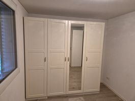 Weisser PAX Kleiderschrank mit Spiegeltüre von Ikea