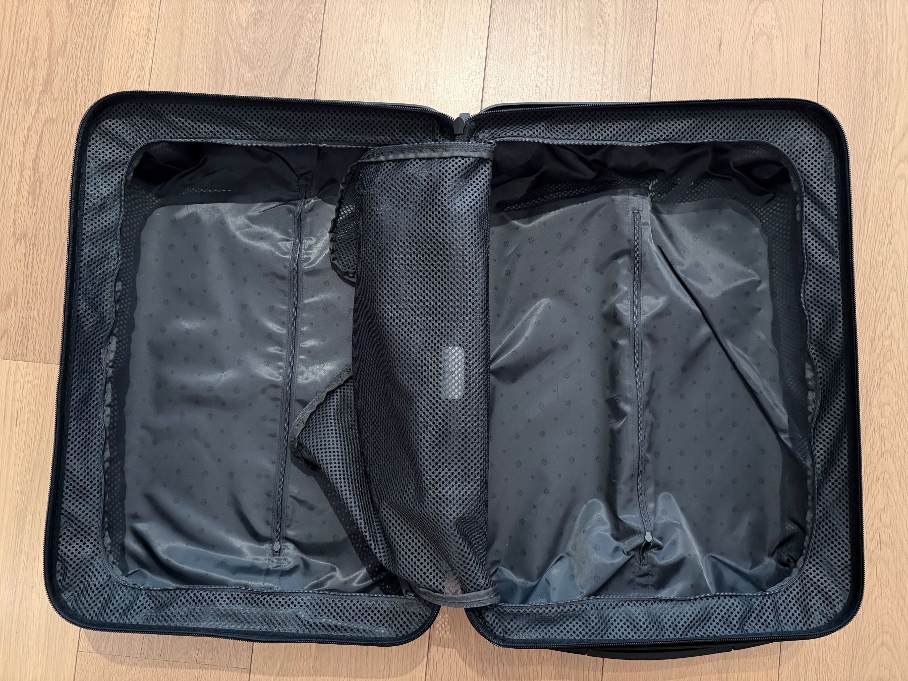 Taschen: Rimowa Essential Lite Cabin Black – Gebraucht aus Zürich von Filo_B 5