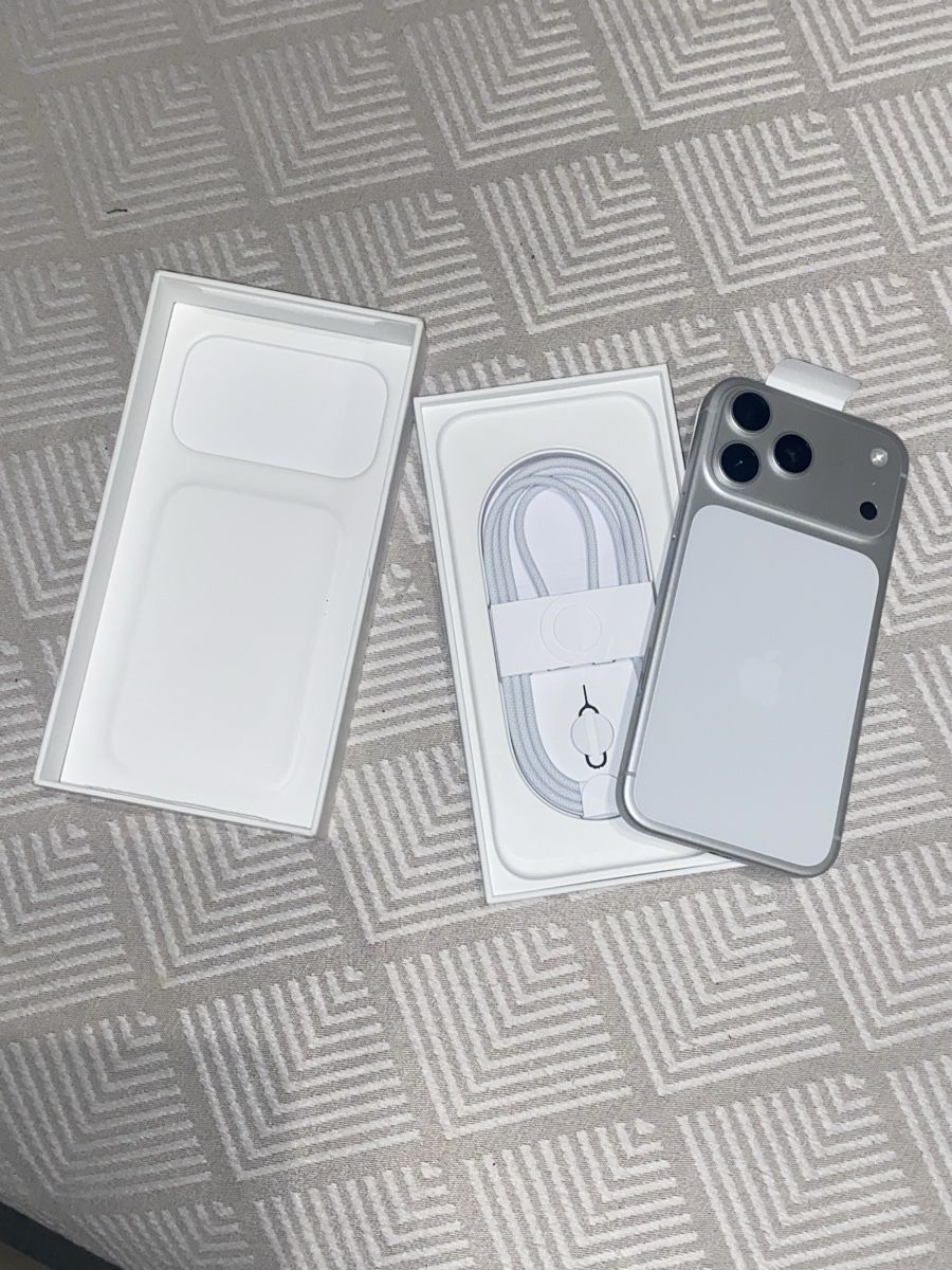 Apple Telefoni cellulari / Smartphones: Iphone 17 Pro Max – Nuovo (secondo la descrizione) da Kloten venduto da provino1 1